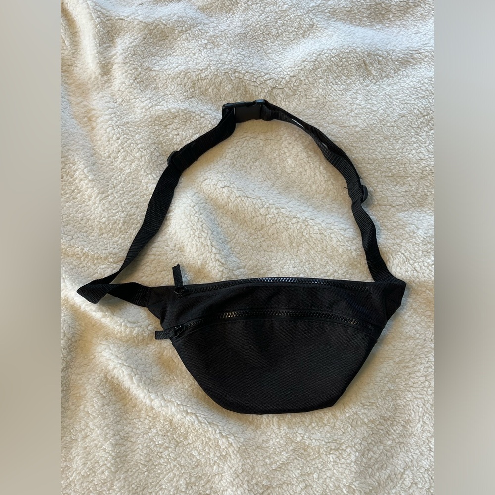 never used black fanny pack